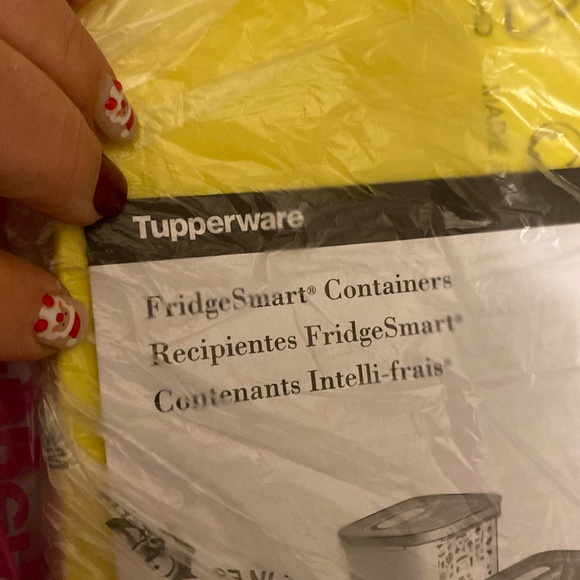 New in package, Tupperware fridge, smart large container with yellow lid - Picture 1 of 3